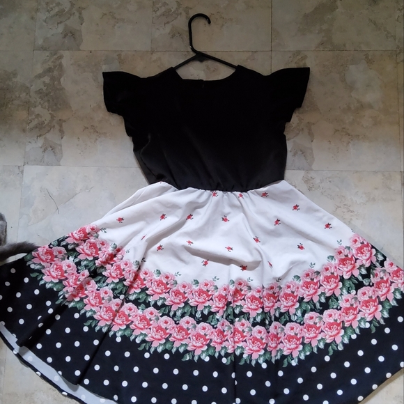 Special Occasion Girls Dresses (10-11y And 12y) - Picture 5 of 9
